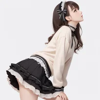 体や視線の向きを変えて見せる立ちポーズの作例